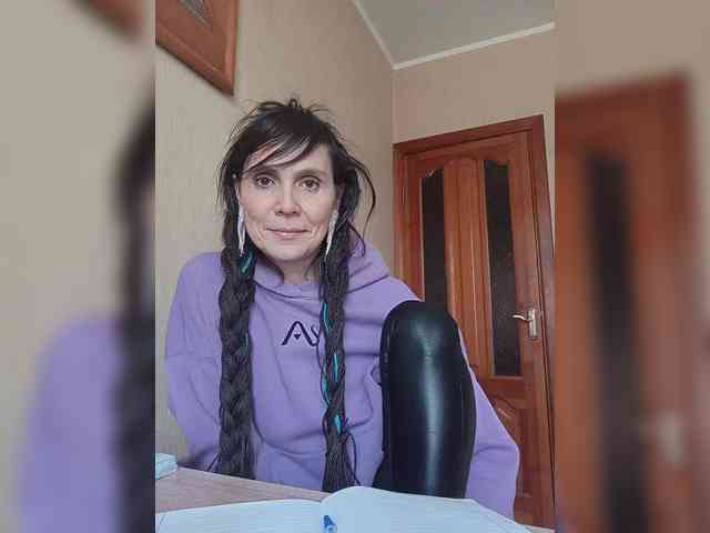 Hellenalonenochka webcam