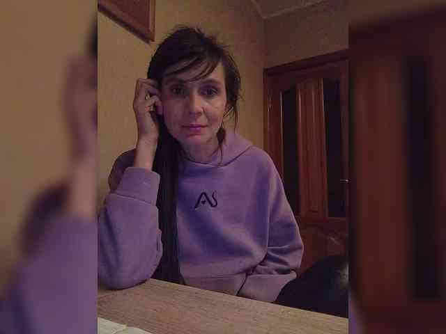 Hellenalonenochka webcam