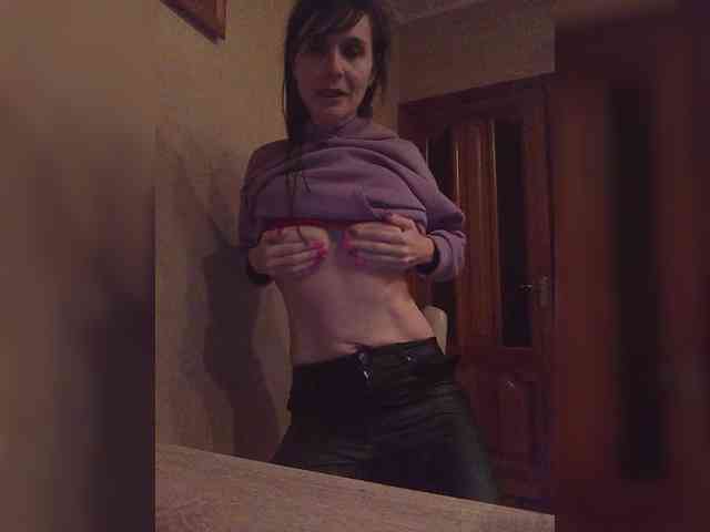 Hellenalonenochk... Live Webcam on BongaCams