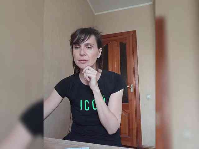 Hellenalonenochka webcam
