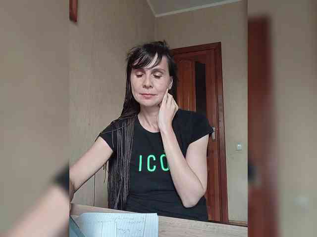 Hellenalonenochka webcam