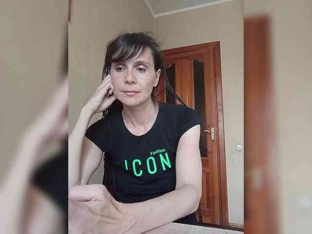 Hellenalonenochka webcam