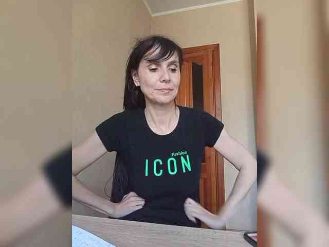 Hellenalonenochka webcam
