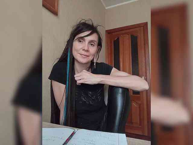 Hellenalonenochka webcam