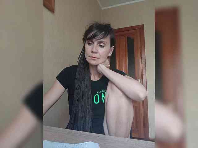 Hellenalonenochka webcam