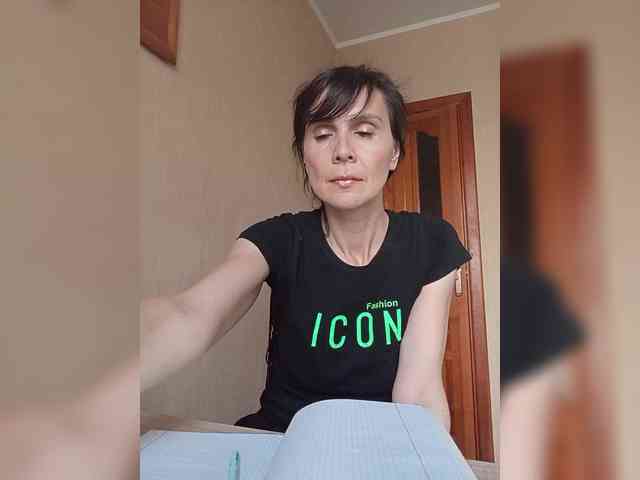Hellenalonenochka webcam