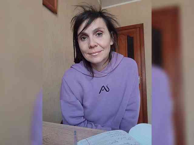 Hellenalonenochka webcam