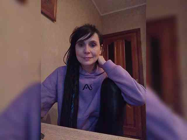 Hellenalonenochka webcam