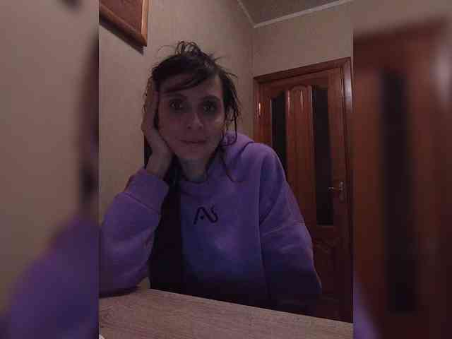 Hellenalonenochka webcam