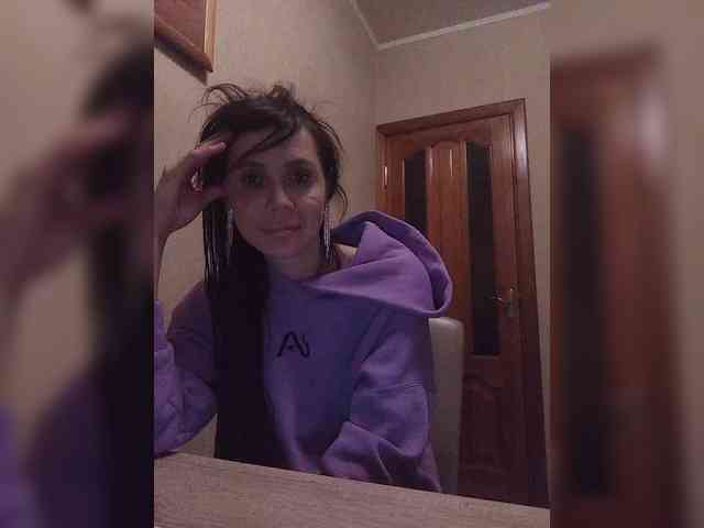 Hellenalonenochka webcam