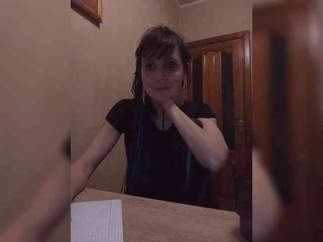 Hellenalonenochk... Live Webcam on BongaCams