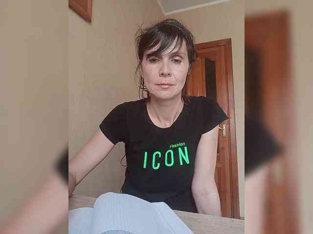 Hellenalonenochka webcam