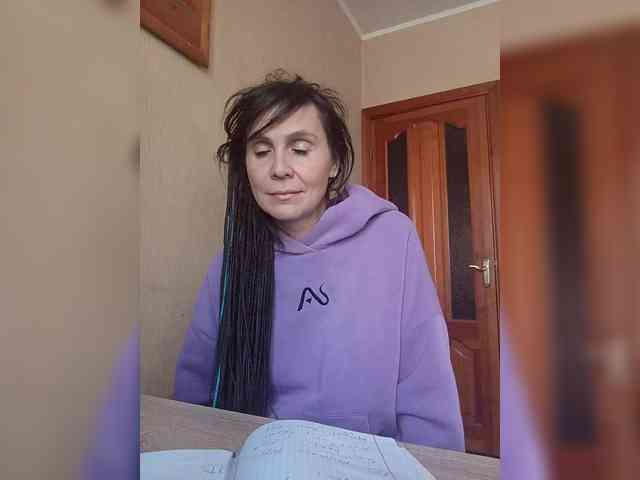 Hellenalonenochka webcam