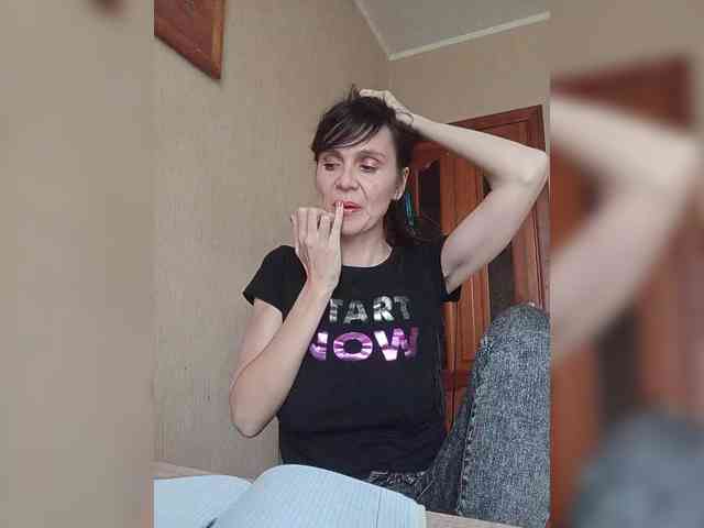 Hellenalonenochka webcam