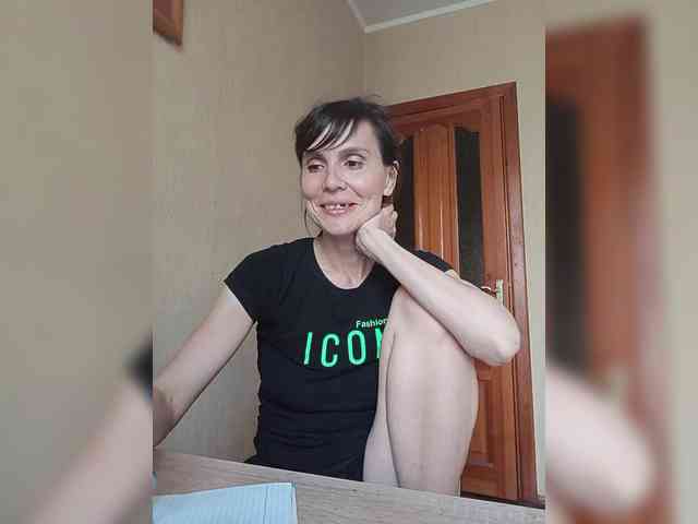Hellenalonenochka webcam