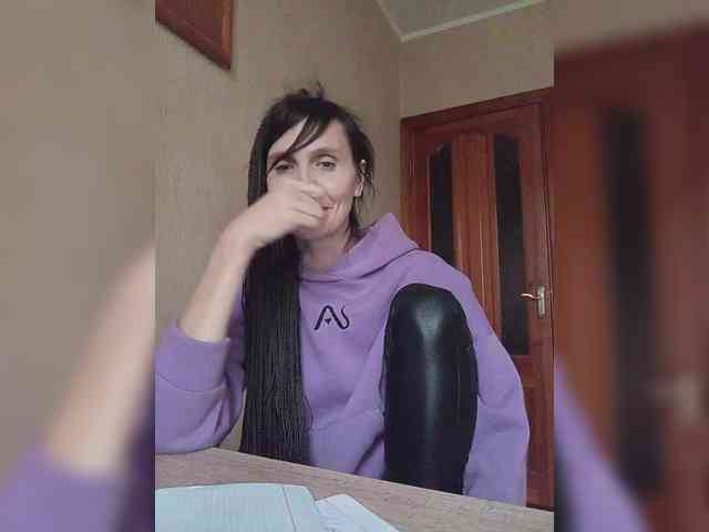 Hellenalonenochka webcam