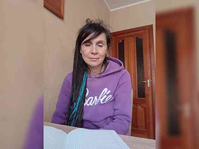 Hellenalonenochka webcam