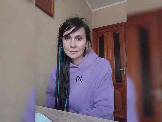 Hellenalonenochk... Live Webcam on BongaCams