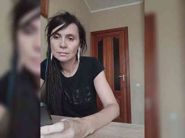 Hellenalonenochka webcam