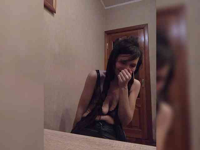 Hellenalonenochka webcam