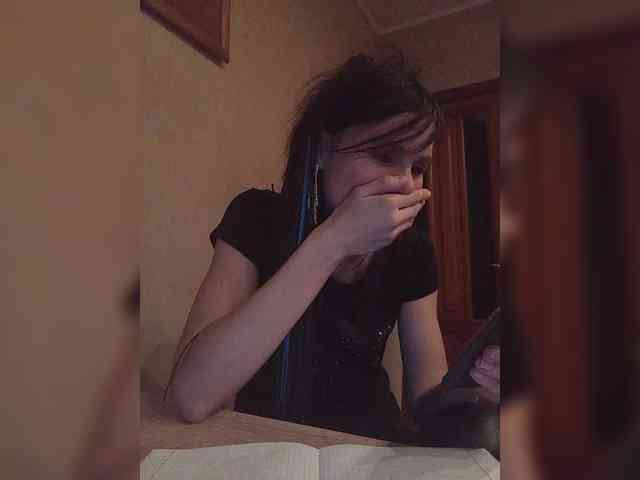 Hellenalonenochka webcam