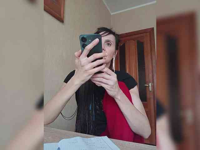 Hellenalonenochka webcam