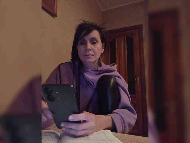 Hellenalonenochka webcam