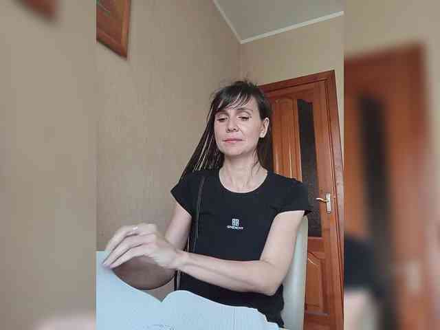 Hellenalonenochka webcam