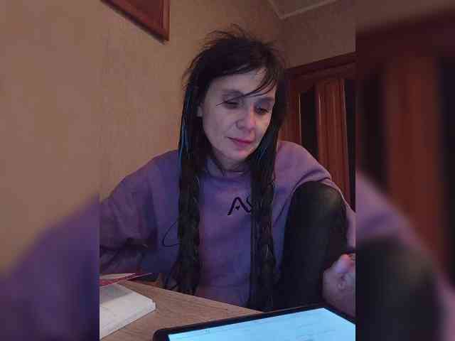 Hellenalonenochka webcam