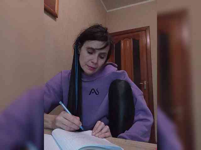 Hellenalonenochka webcam