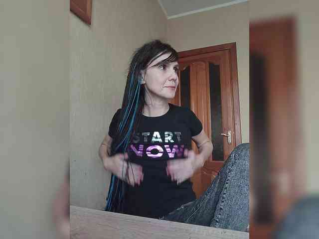 Hellenalonenochka webcam