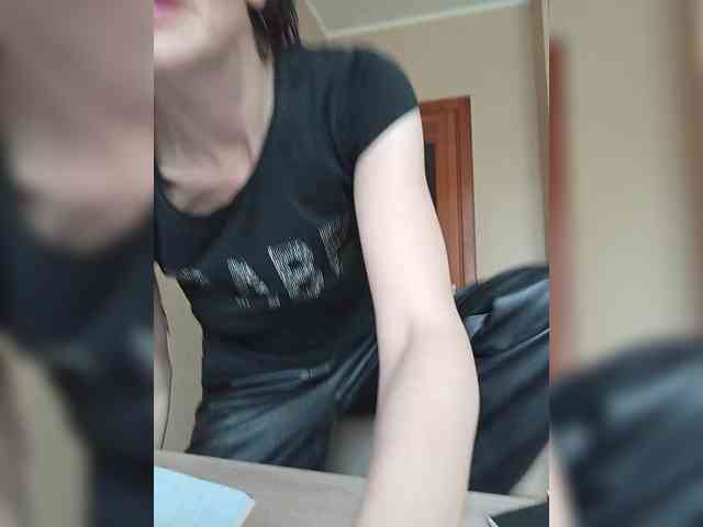 Hellenalonenochka webcam