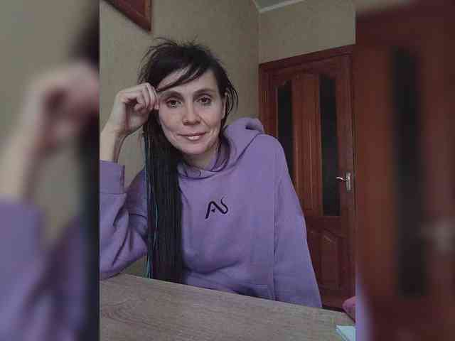 Hellenalonenochka webcam