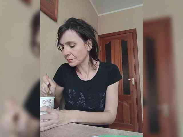 Hellenalonenochka webcam