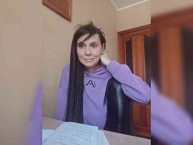 Hellenalonenochka webcam