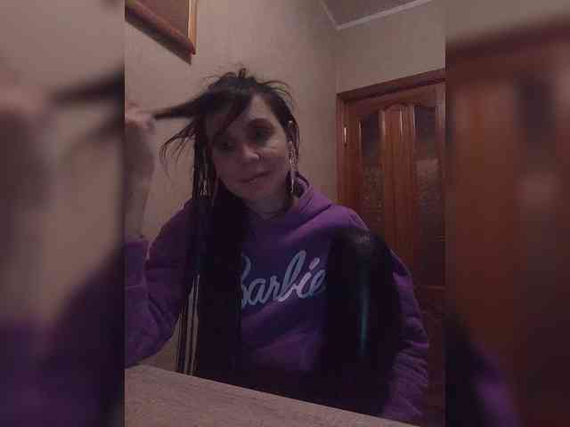 Hellenalonenochka webcam