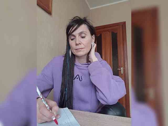 Hellenalonenochka webcam