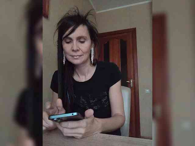 Hellenalonenochka webcam