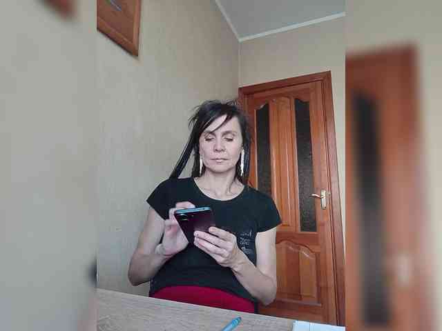 Hellenalonenochka webcam