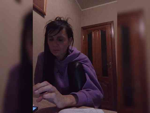 Hellenalonenochka webcam