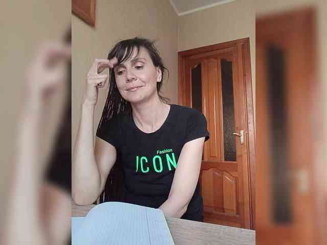 Hellenalonenochka webcam