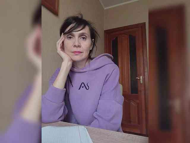 Hellenalonenochka webcam