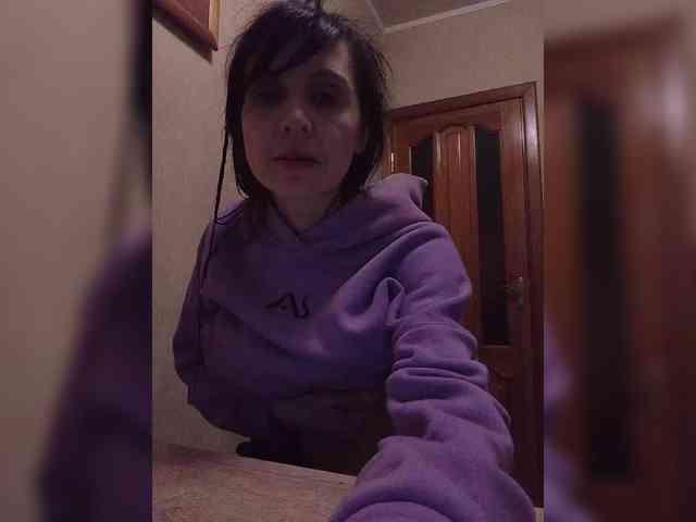 Hellenalonenochka webcam