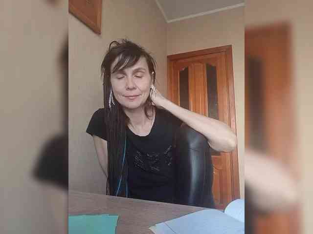 Hellenalonenochka webcam