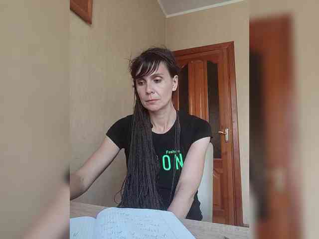 Hellenalonenochk... Live Webcam on BongaCams