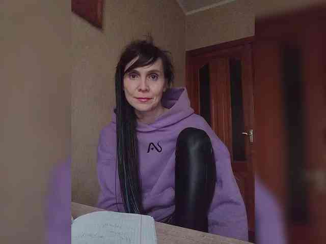 Hellenalonenochka webcam