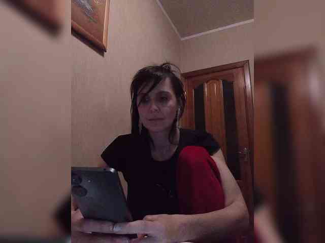 Hellenalonenochk... Live Webcam on BongaCams