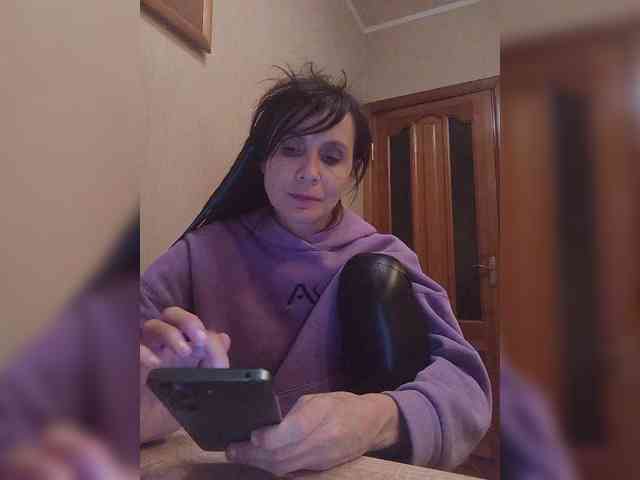 Hellenalonenochka webcam