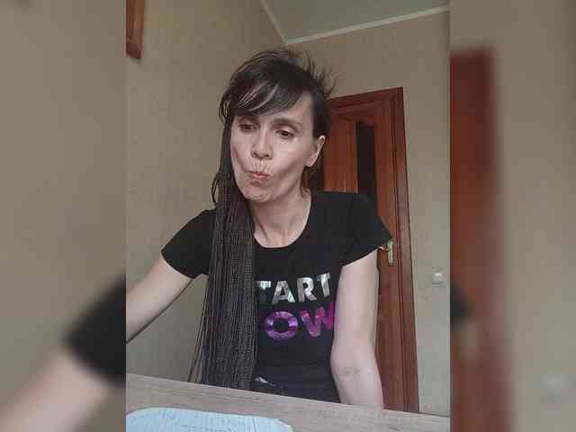 Hellenalonenochka webcam