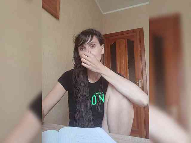 Hellenalonenochk... Live Webcam on BongaCams